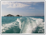 ボートから眺めるハナレ島