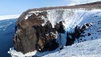 フレペの滝は凍っていました